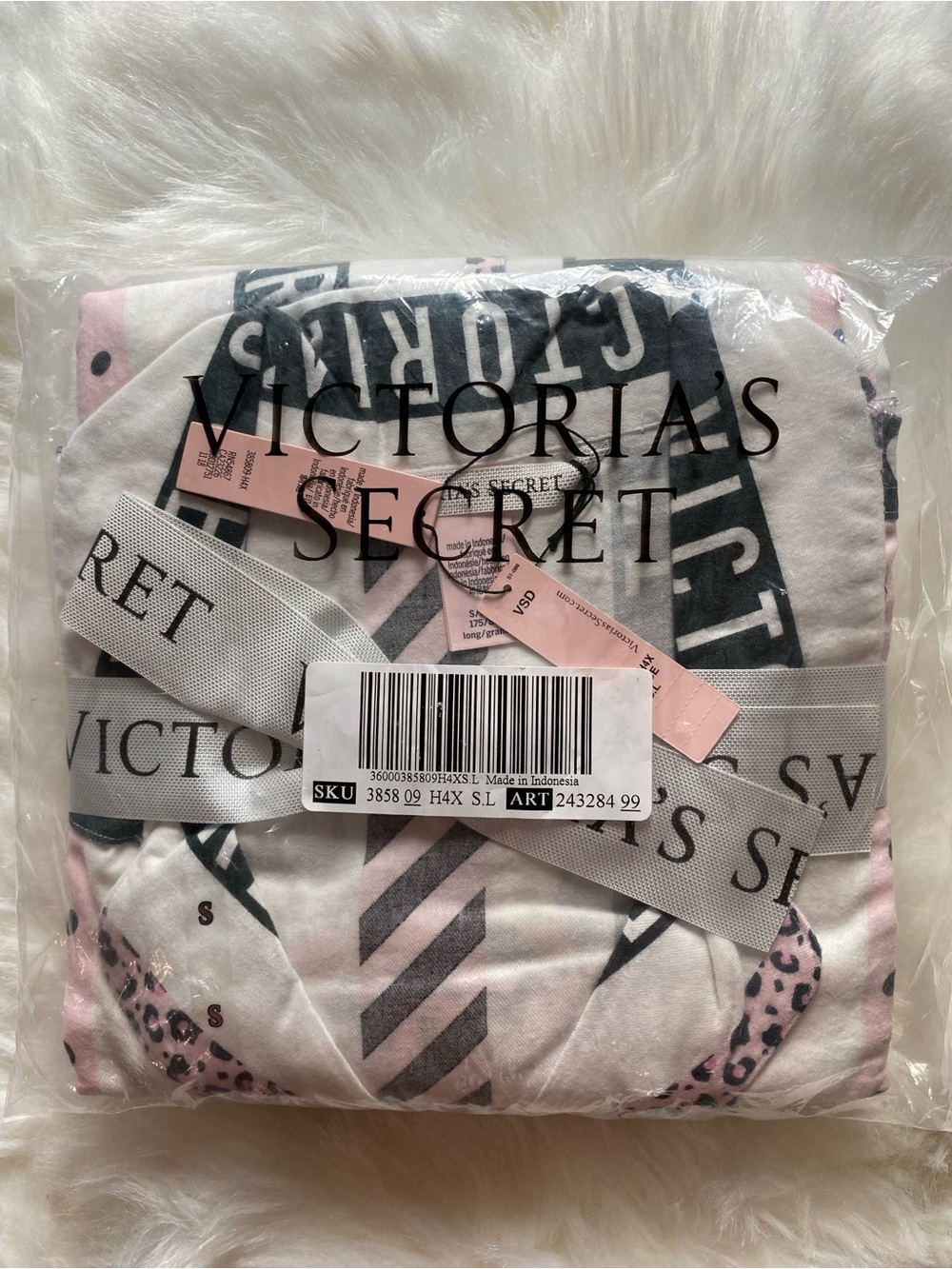💞NWT💞 Victoria's Secret Flannel Long Pajama Set, Size Small-Long